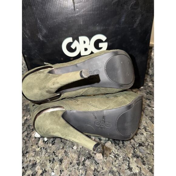 Guess G by GUESS Deeka Green Suede Ankle Boot Heels Studded Buckle Size 7 - Picture 6 of 7